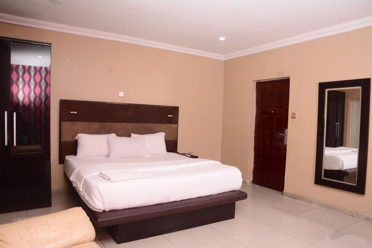 Connecting Lagos Suites Extérieur photo